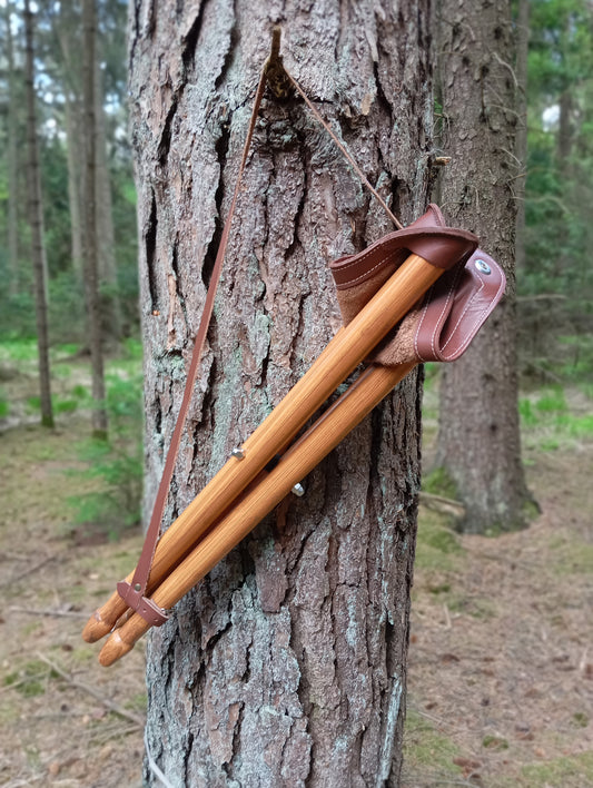 Dreibeinhocker aus Massivem Escheholz und Rindsleder