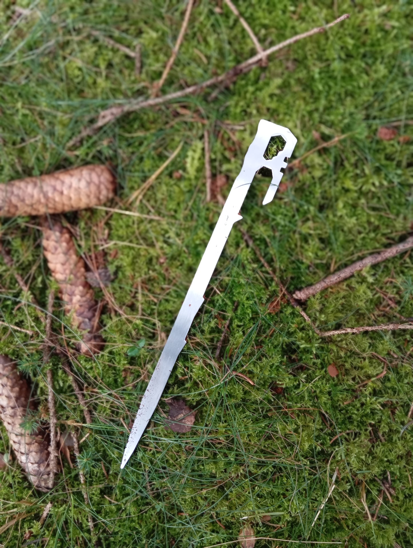 Extrem robuster multifunktionaler Zelthering – 24 cm, Edelstahl