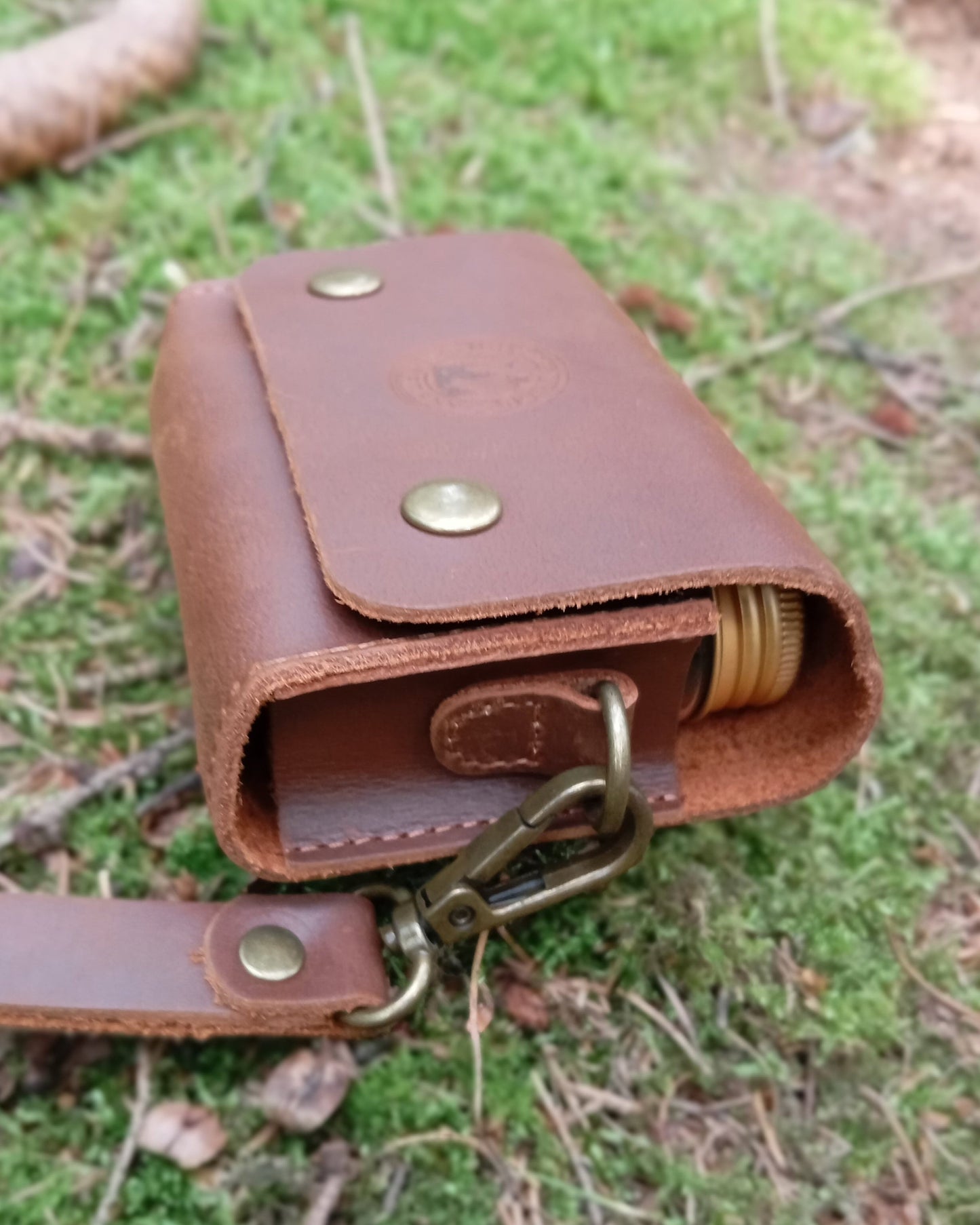 Gewürztasche aus Leder handgefertigt inklusive 3 Glassfläschchen