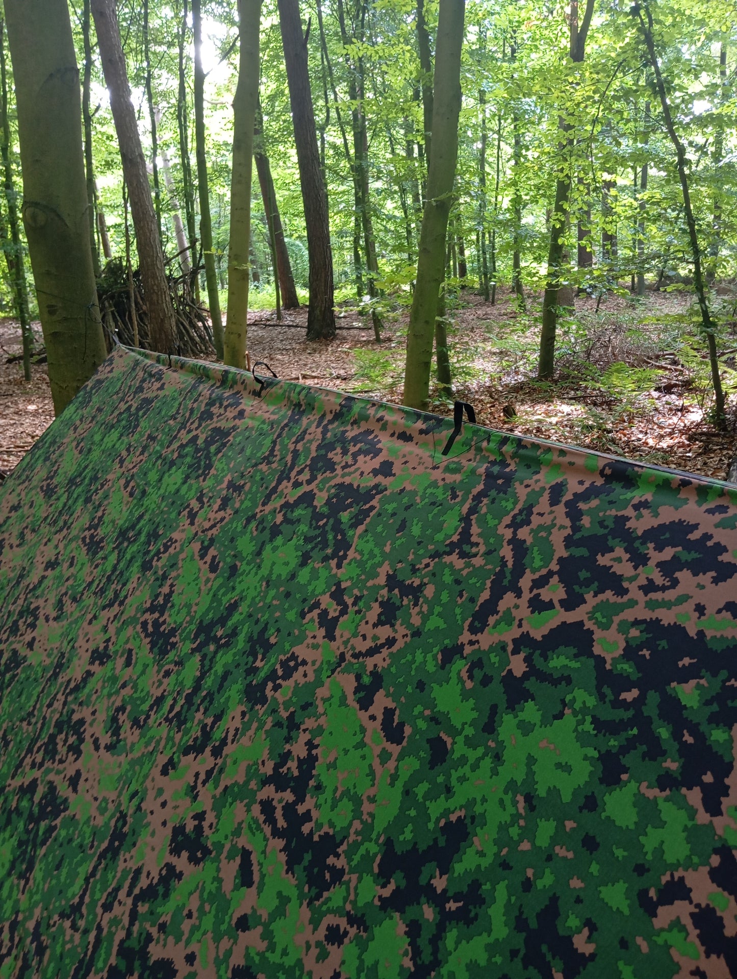 Tarp in Finnish Camo M05 with 19 guy points – 3x3 meters including pack bag