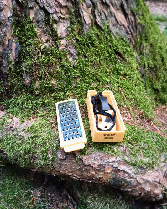 Holzzunder-Raspel mit integriertem Feuerstahl & Auffangbehälter