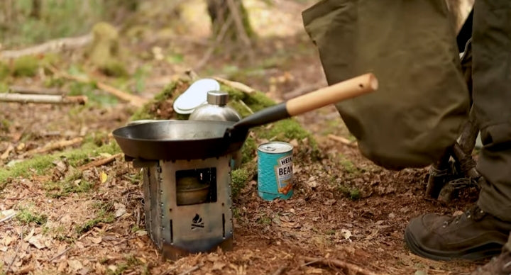 Jägerpfanne Ø24 cm mit Klappgriff aus Holz Kohlenstoffstahl