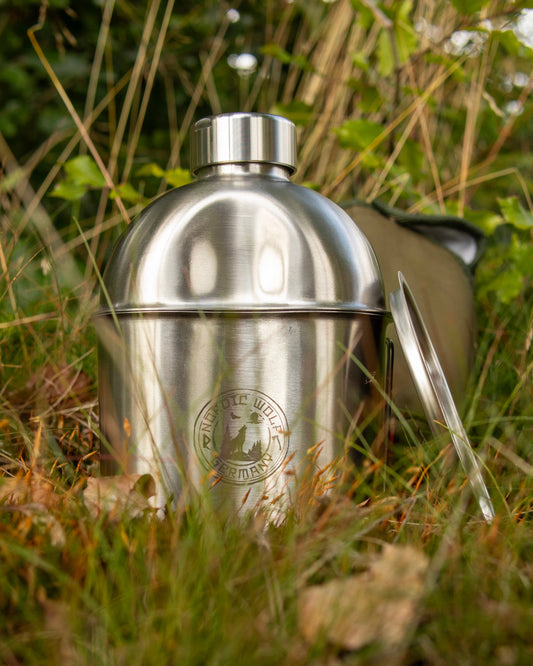 Feldflaschen-Set Edelstahl 1,2 Liter mit Topf und Deckel – Inklusive Baumwolltasche mit Molle-System