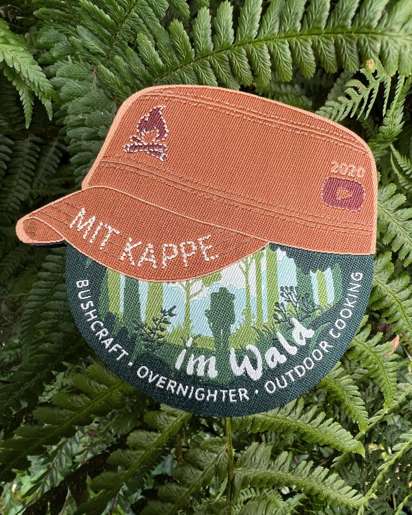 Mit Kappe im Wald – Patch (Limited Edition)